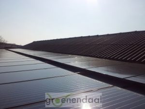 zonnepanelen op het dak van de loods van groenendaal verhuur